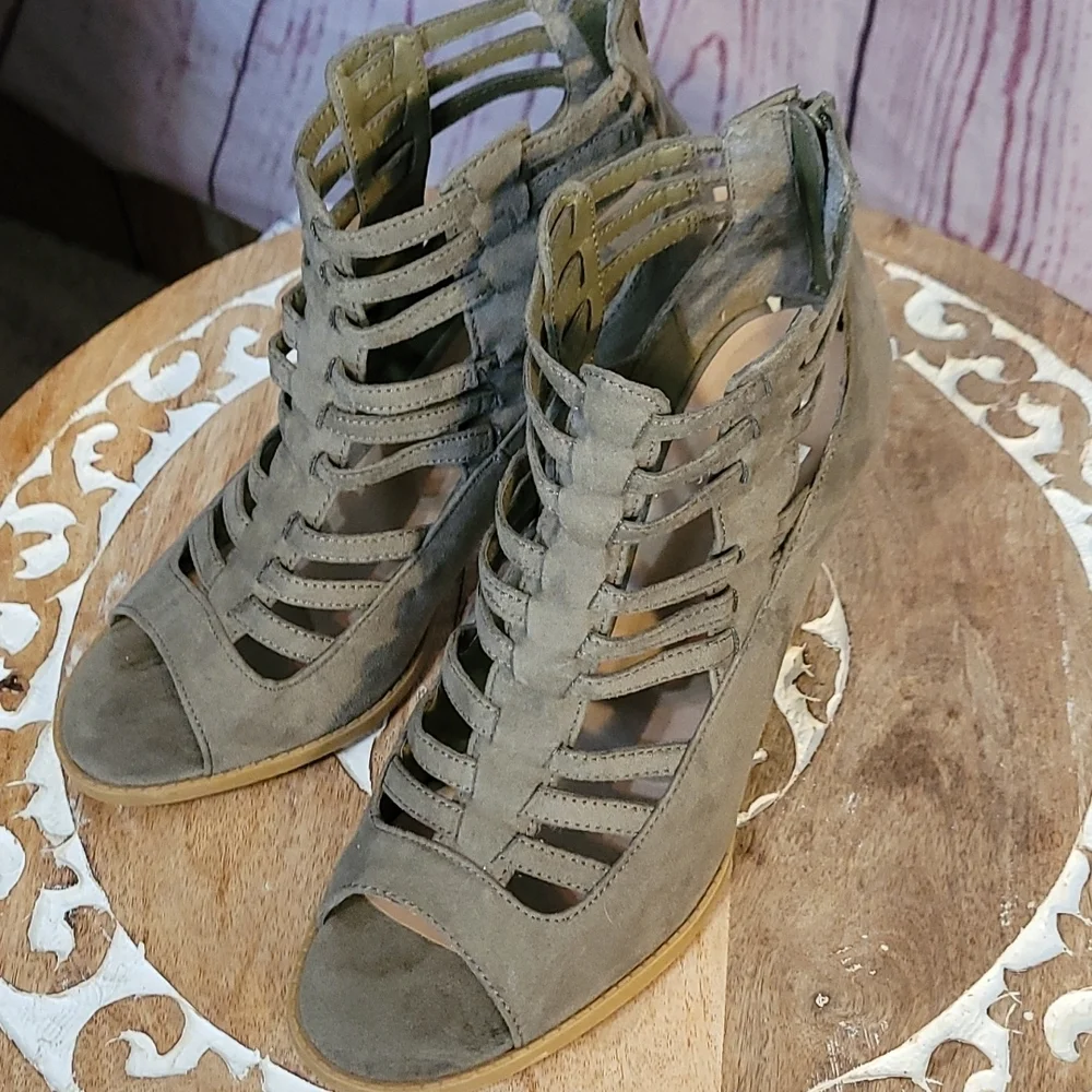 G by Guess Gladiator Stlye Peep-toe Suede Shoes w/Stacked Heel - Taupe - Picture 10 of 12